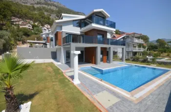 Göcek Türkiye'de Satılık Lüks Tasarımlı Deniz Manzaralı Villa